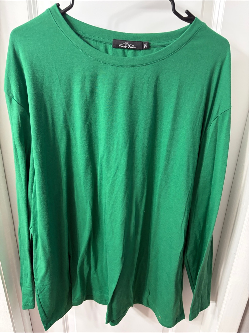 3/$20 Trendy Queen Green Long Sleeve Crewneck Tee